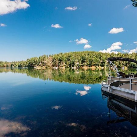 Cabin On Beautiful Arbutus Lake Near Traverse City Villa Exterior photo