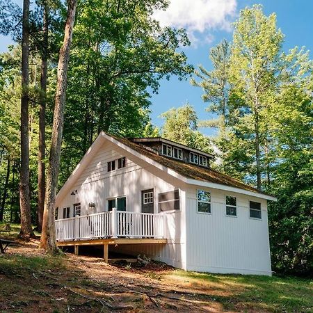 Cabin On Beautiful Arbutus Lake Near Traverse City Villa Exterior photo