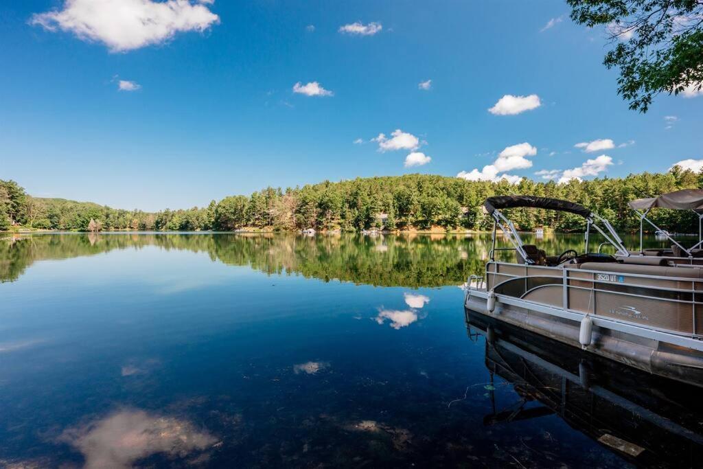 Cabin On Beautiful Arbutus Lake Near Traverse City Villa Exterior photo