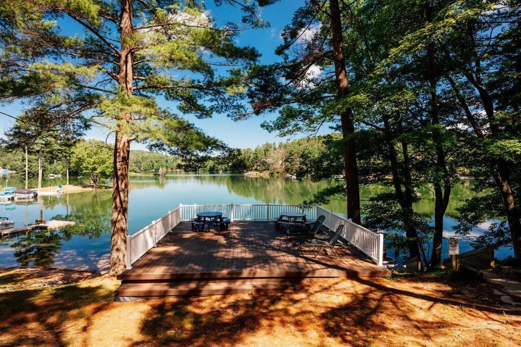 Cabin On Beautiful Arbutus Lake Near Traverse City Villa Exterior photo