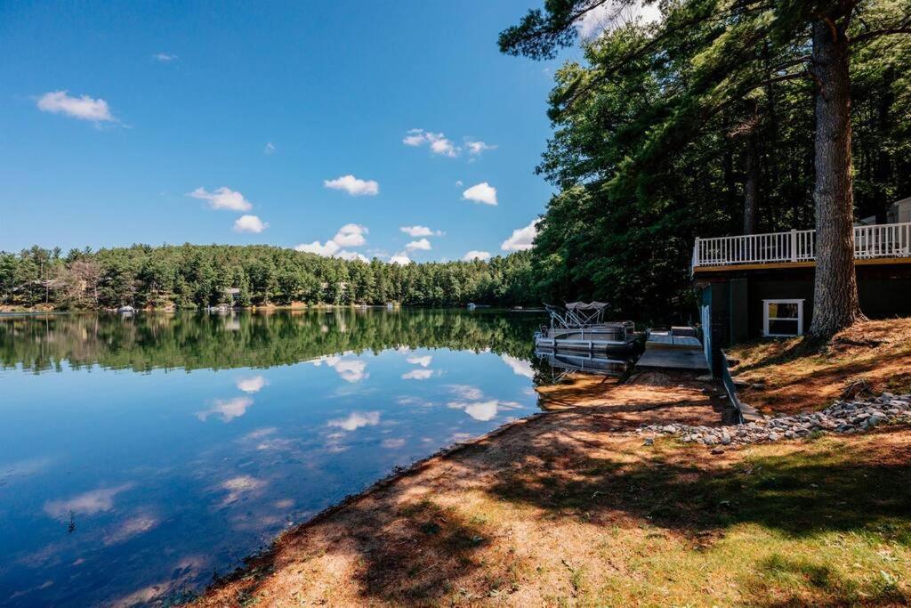 Cabin On Beautiful Arbutus Lake Near Traverse City Exterior photo