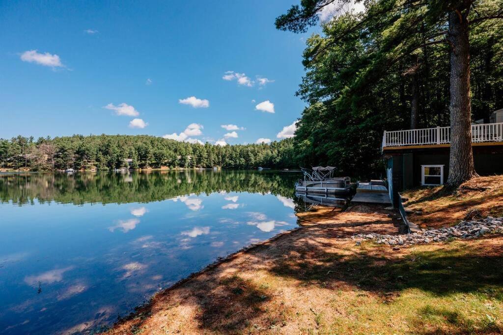 Cabin On Beautiful Arbutus Lake Near Traverse City Villa Exterior photo