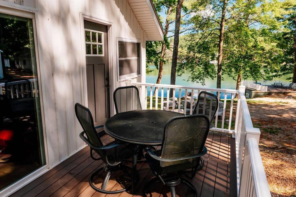 Cabin On Beautiful Arbutus Lake Near Traverse City Villa Exterior photo