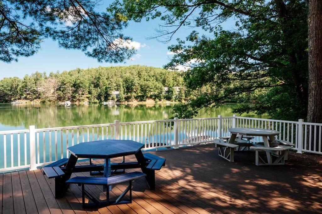 Cabin On Beautiful Arbutus Lake Near Traverse City Exterior photo