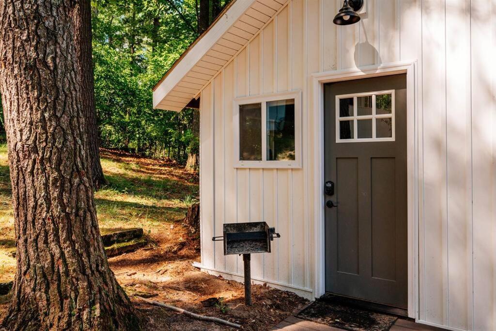 Cabin On Beautiful Arbutus Lake Near Traverse City Villa Exterior photo